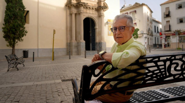 El doctor Bernabé Galán, en la plaza de la Trinidad
