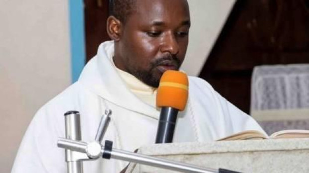 El padre Samuel Opeyemi Oyetoro, asesinado a machetazos en Nigeria