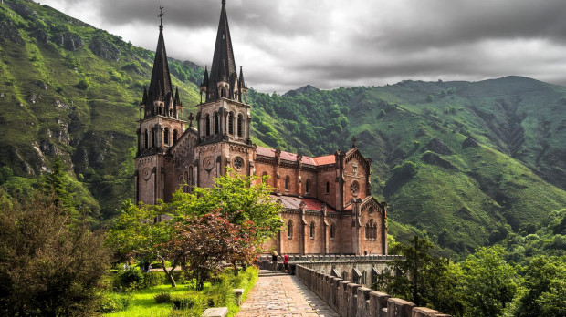 Imagen del santuario de Covadonga, uno de los cinco enclaves marianos en España