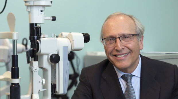 Luis Fernández-Vega, catedrático de Oftalmología y director médico del Instituto Oftalmológico