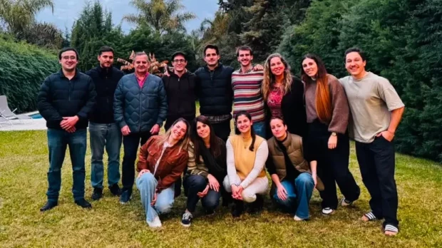 Felipe Ballester (centro, fila de arriba) ya ha conectado gracias a su proyecto con jóvenes profesionales católicos