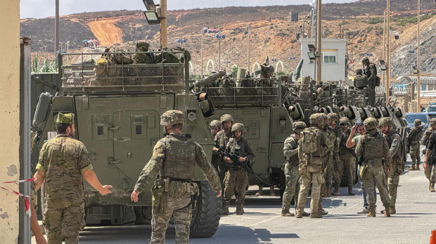 Militares españoles en la frontera del Tarajal en Ceuta