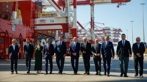 Imagen institucional del acto de inauguración de las dos nuevas grúas de la terminal de contenedores Hutchison Ports Best del Puerto de Barcelona.

KIKE RINCON / EUROPA PRESS
03/9/2026