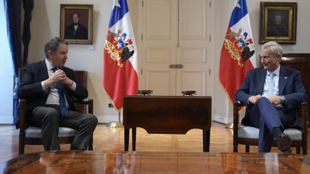 José Antonio Kast conversa en La Moneda con Bieito Rubido, director de El Debate
