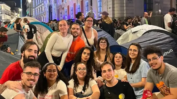 Algunos de los jóvenes de las JOC que han acampado en Sol