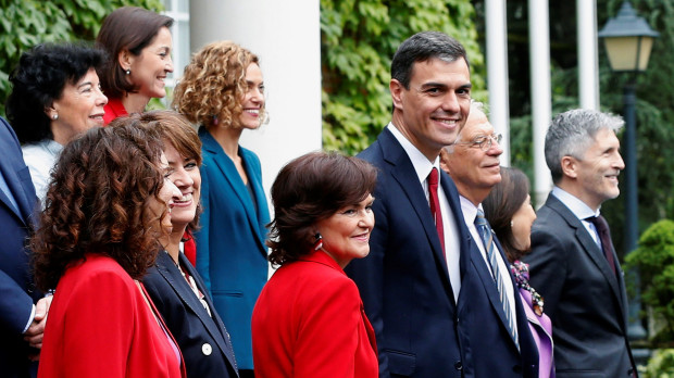 El presidente del Gobierno Pedro Sánchez junto a su Consejo de Ministros en junio de 2018