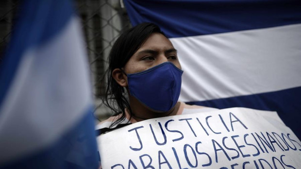 Nicaragüenses refugiados en Costa Rica protestan frente a la embajada de Nicaragua