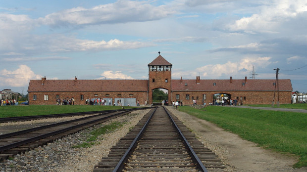 Entrada al campo de concentración Auschwitz-Birkenau