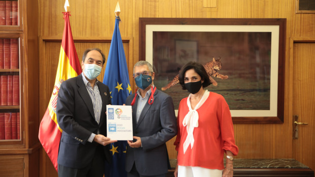 De izquierda a derecha Luis Lombana, CEO de Ficosterra; Hugo Morán, secretario de Estado de Medio Ambiente; Arancha de la Mata, directora de Relaciones Institucionales y Comunicación de Ficosterra