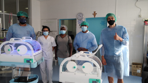 Con estas cunas se consigue mantener vivos a niños recién nacidos con poco peso y muy pocas posibilidades de supervivencia
