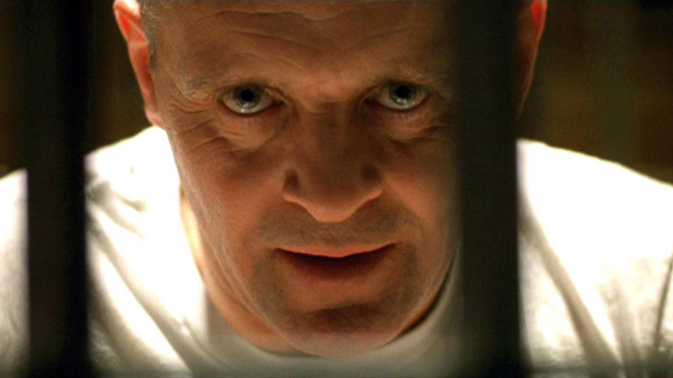 Hannibal Lecter Si hay un personaje de ficción con motivos de sobra para no celebrar el Día Mundial del Veganismo, ese es Hannibal Lecter. El personaje magistralmente encarnado –nunca mejor dicho– por Anthony Hopkins en El silencio de los corderos (también en Hannibal y El dragón rojo) podría argumentar que le gustan las habas. El problema es que las utiliza de guarnición, junto a un buen Chianti, para comerse el hígado de uno del censo que quiso hacerle una encuesta. Así no hay veganismo que valga