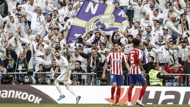 Karim Benzema celebra su gol contra el Atlético de Madrid en el Santiago Bernabéu el 1 de febrero de 2020