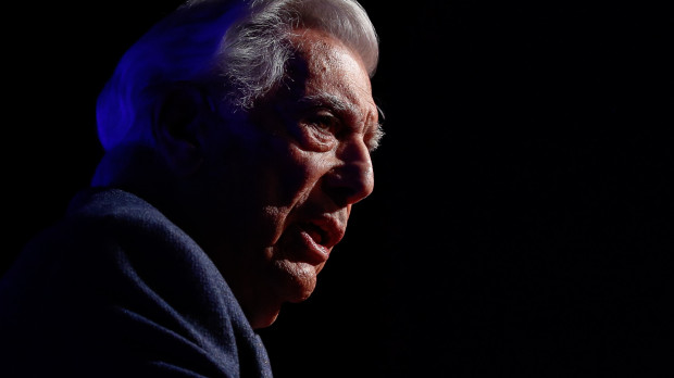 Mario Vargas Llosa durante la presentación de su libro 'Tiempos Recios' en Madrid