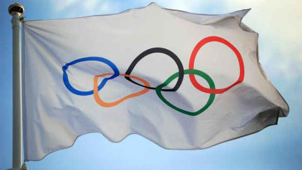 Bandera con los cinco aros olímpicos
