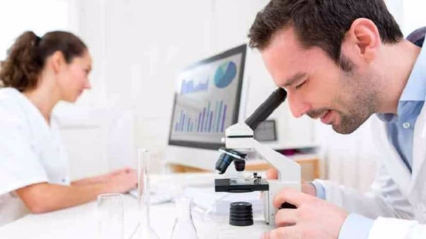 Los técnicos de laboratorio están entre los que más ven subir sus salarios