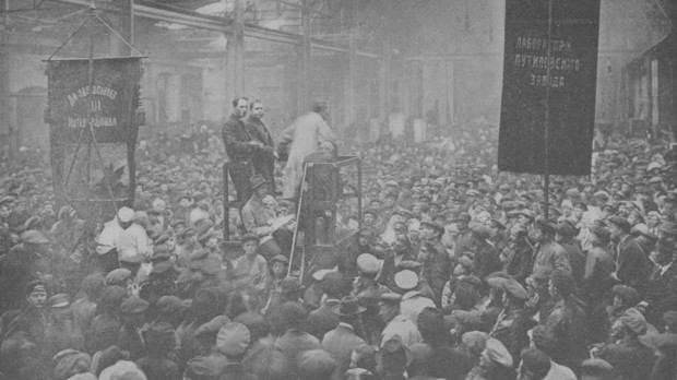 Reunión política en la fábrica Putilov, Petrogrado