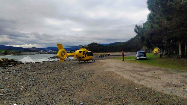 Vista de los servicios de emergencia durante el rescate.