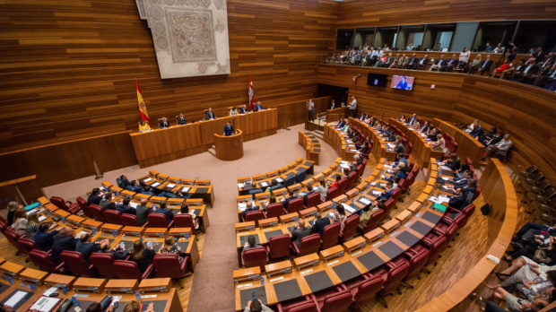 El reparto de escaños en las cortes se hace con base en la población que tenga cada provincia