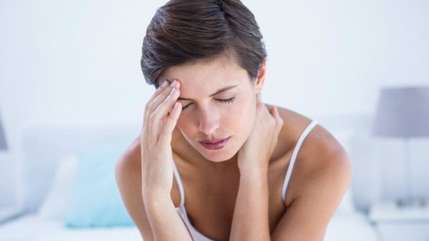 La migraña es hasta tres veces más común en mujeres que en hombres
