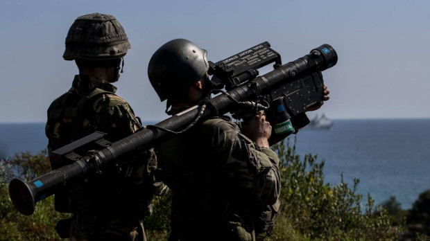 Un misil Stinger portado por militares neerlandés