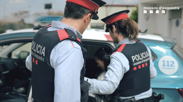 Una pareja de Mossos 'd'Esquadra, en una imagen de archivo