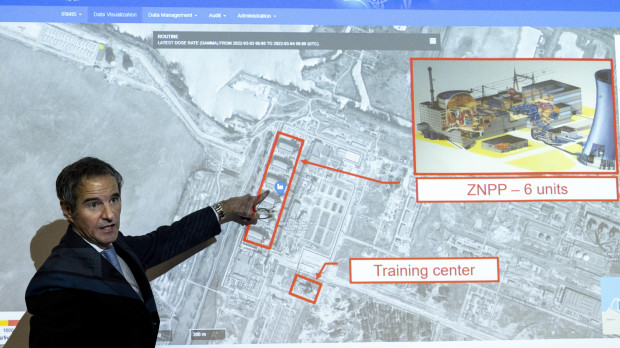 Rafael Grossi, Director General of the International Atomic Energy Agency (IAEA), points on a map of the Ukrainian Zaporizhzhia nuclear power plant as he informs the press about the situation of nuclear powerplants in Ukraine during a special press conference at the IAEA headquarters in Vienna, Austria on March 4, 2022. - Grossi offered to travel to Chernobyl in order to negotiate with Ukraine and Russia to try to ensure the security of Ukraine's nuclear sites. (Photo by JOE KLAMAR / AFP)