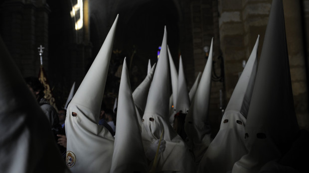 Nazarenos durante la Semana Santa en Córdoba, 2015
