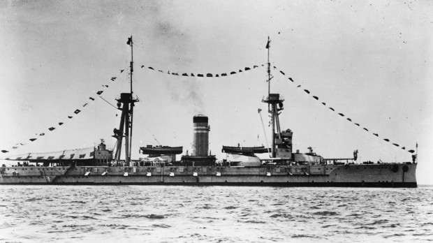 El acorazado español Jaime I en marcha, fotografiado c. 1931