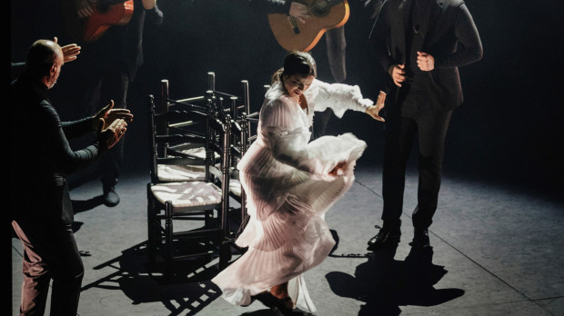 USA7182. NUEVA YORK (NY, EEUU),25/04/2022.- La bailadora María Moreno, que encandiló al público principalmente con su mantilla en el espectáculo "Gala de Andalucía" durante la edición 2022 del Festival Flamenco en el New York City Center. El Flamenco Festival de Nueva York cerró este año su vigésima edición, tras dos años de parón por la pandemia, con una "Gala de Andalucía" en la que la danza fue la gran triunfadora, y las mayores ovaciones fueron para los bailaores de Cádiz y Jerez. EFE/Flamenco Festival de Nueva York SOLO USO EDITORIAL /NO VENTAS /SOLO DISPONIBLE PARA ILUSTRAR LA NOTICIA QUE ACOMPAÑA /CRÉDITO OBLIGATORIO
