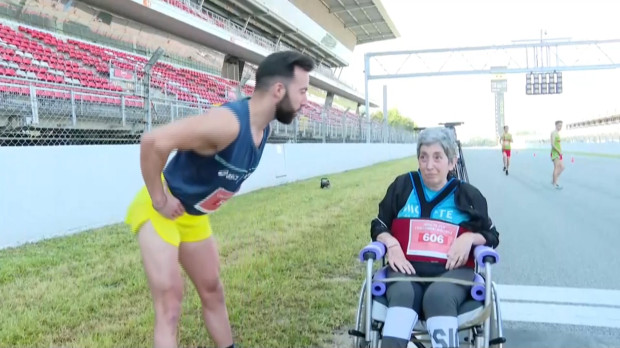 Cientos de personas corriendo por la esclerosis múltiple