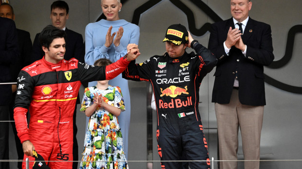 Carlos Sainz celebra su segunda posición en el podio de Mónaco