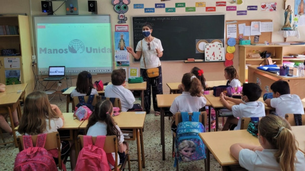Cuentacuentos en un colegio de Manos Unidas