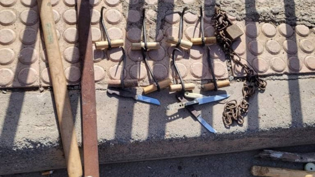 Armas utilizadas por inmigrantes subsaharianos contra la Policía marroquí en el asalto a la valla de Melilla