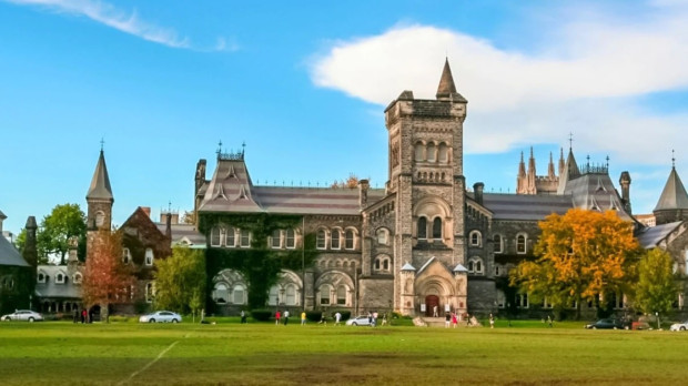 Uno de los edificios de la Universidad de Toronto