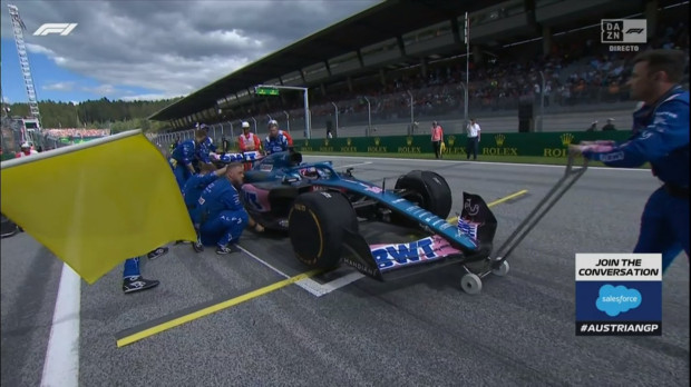 El Alpine de Fernando Alonso parado en la parrilla de salida