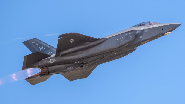 Un caza F-35A Lighting II surca los cielos