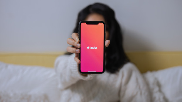Tinder, la aplicación de citas, podría dejar de estar disponible en Play Store