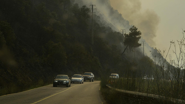 Las condiciones de conducción simulan las de la noche, es obligado poner las luces