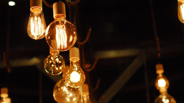 El precio de la luz sigue superando los 100 euros/MWh