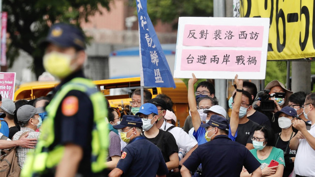 Manifestantes protestando por la visita a Taiwán de Nancy Pelosi, portavoz de la Cámara de Representantes de Estados Unidos.
