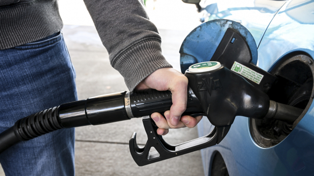 El precio de la gasolina sin plomo 95 ha recuperado sus valores preguerra si tenemos en cuenta el descuento de 20 céntimos, no así el diésel