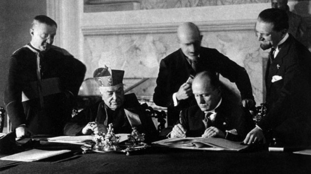 Pactos de Letrán de 1929 por el cardenal Gasparri y Mussolini