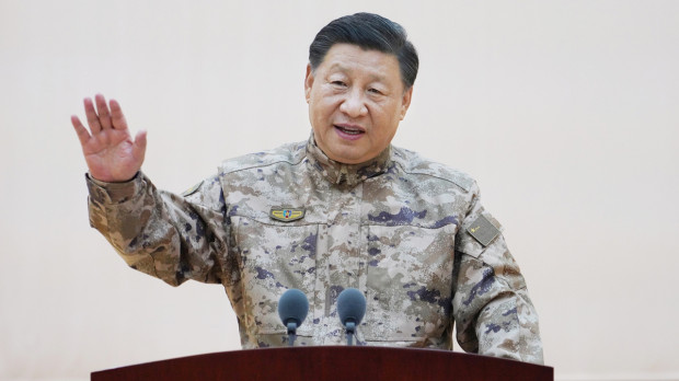 Xi Jinping con uniforme militar