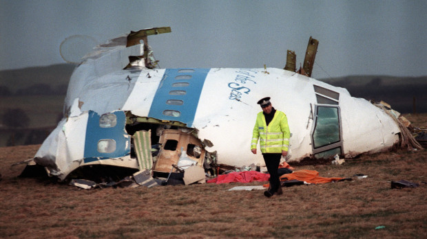 Una bomba explotó en el avión 103 de Pan Am y mató a 270 personas (Lockerbie, Escocia, 1998)