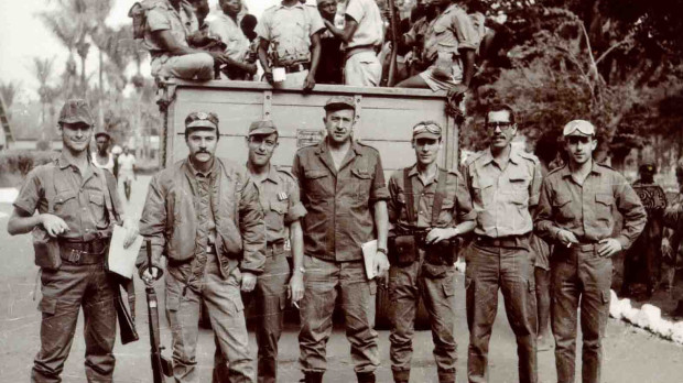 Mercenarios españoles. En medio, Martínez de Velasco, su jefe