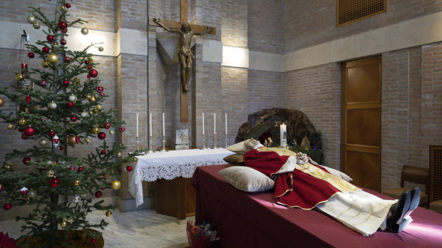 Capilla ardiente de Benedicto XVI