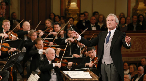 El maestro Franz Welser-Möst dirige la Filarmónica de Viena