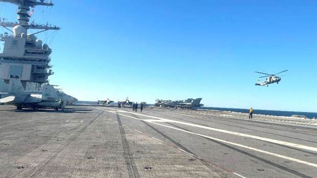 El helicóptero español aterriza en la cubierta del Gerald R. Ford
