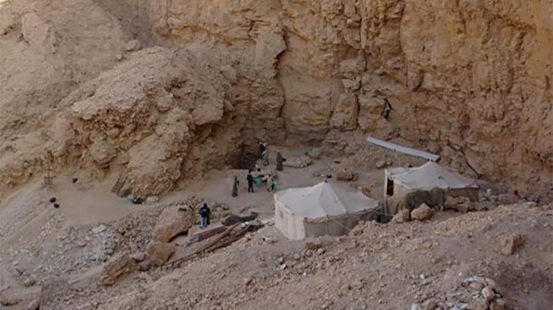 A handout picture released by the Egyptian Ministry of Antiquities on January 14, 2023, shows a view of archaeologists working on the site of a newly-discovered tomb in Egypt's southern province of Luxor. - The new tomb, probably that of a royal wife of the 18th dynasty which features kings such as Akhenaten and Tutankhamun nearly 3,500 years ago, has been discovered by Egyptian and British researchers in Luxor, on the west bank of the Nile, Egyptian authorities revealed. (Photo by Egyptian Ministry of Antiquities / AFP) / === RESTRICTED TO EDITORIAL USE - MANDATORY CREDIT "AFP PHOTO / HO / EGYPTIAN MINISTRY OF ANTIQUITIES- NO MARKETING NO ADVERTISING CAMPAIGNS - DISTRIBUTED AS A SERVICE TO CLIENTS ==
