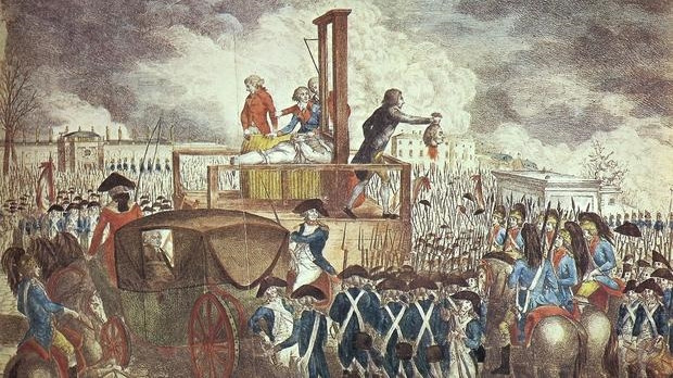 El verdugo muestra al pueblo la cabeza de Luis XVI último rey francés